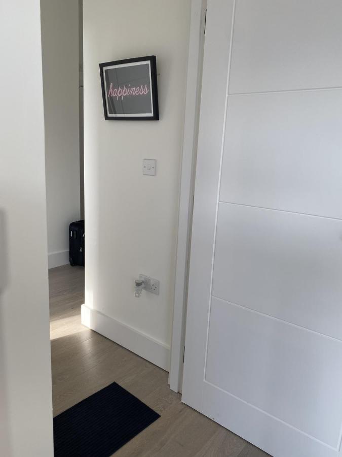 Central Location, Parking, Wi-Fi, Modern Apartment Milton Keynes Exterior foto
