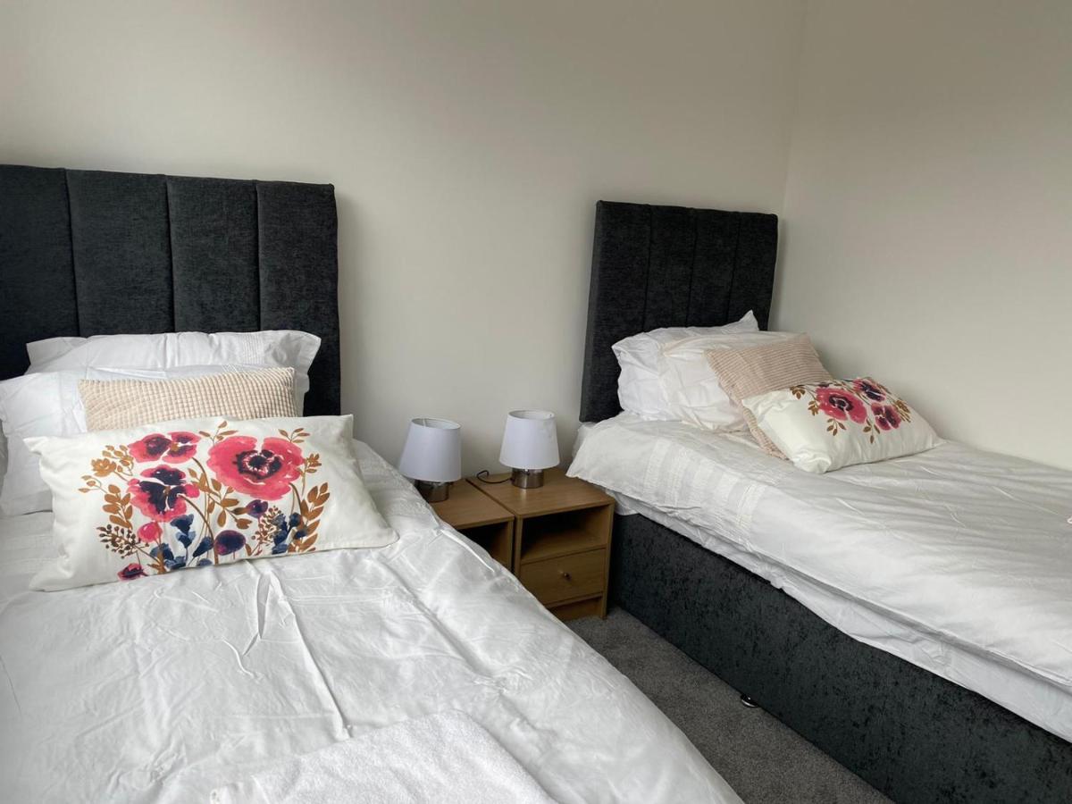 Central Location, Parking, Wi-Fi, Modern Apartment Milton Keynes Exterior foto