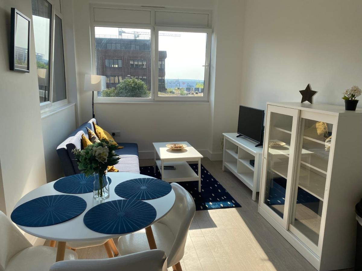 Central Location, Parking, Wi-Fi, Modern Apartment Milton Keynes Exterior foto