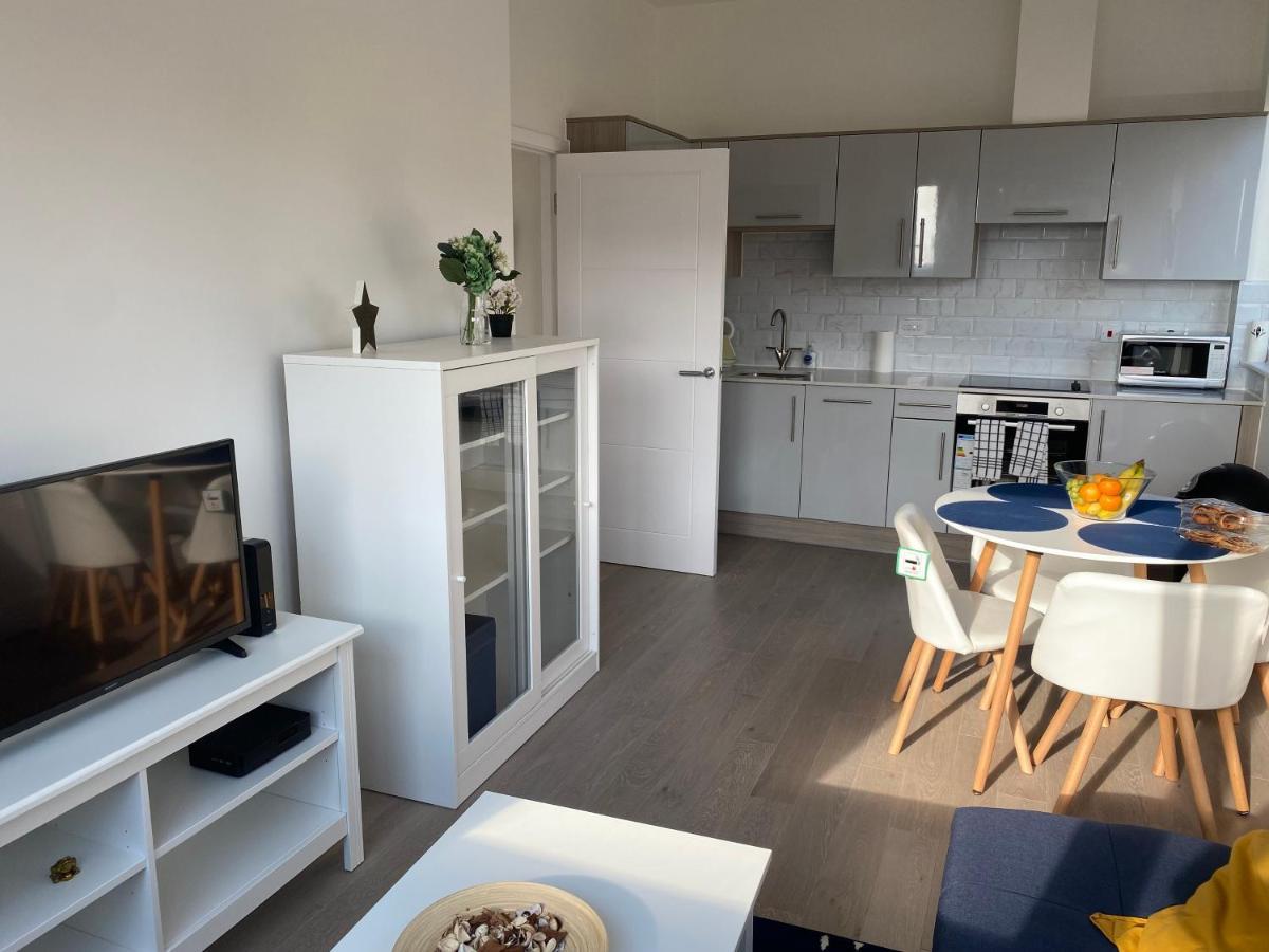 Central Location, Parking, Wi-Fi, Modern Apartment Milton Keynes Exterior foto